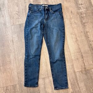 Women's Size 30 Super Skinny Levi's Medium Wash Jeans